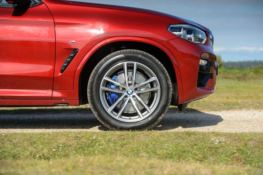 Детали экстерьера BMW X4 xDrive20d M Sport (G02) 2018 года  (UK) (фото 24 из 35)